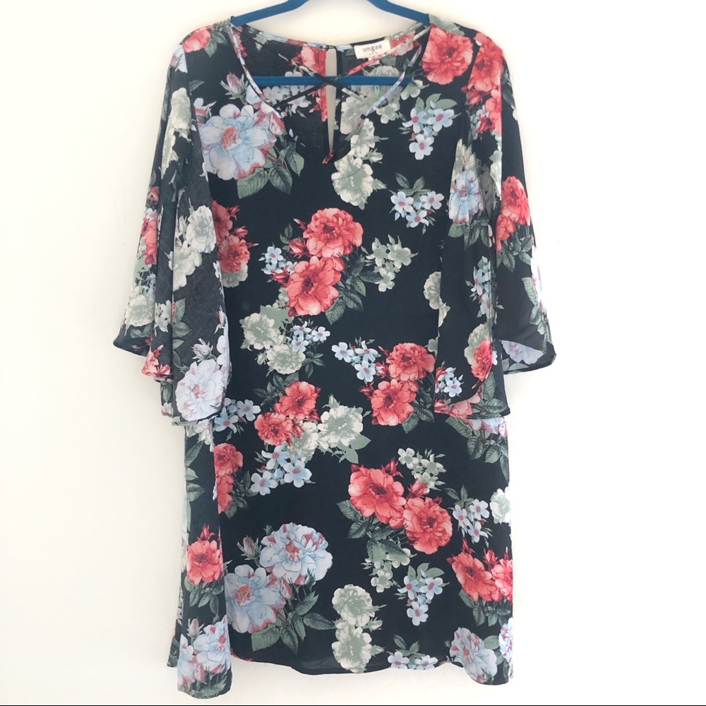 Umgee Bohemian Black Floral Criss Cross Front Flutter Short sleeve Tunic size M